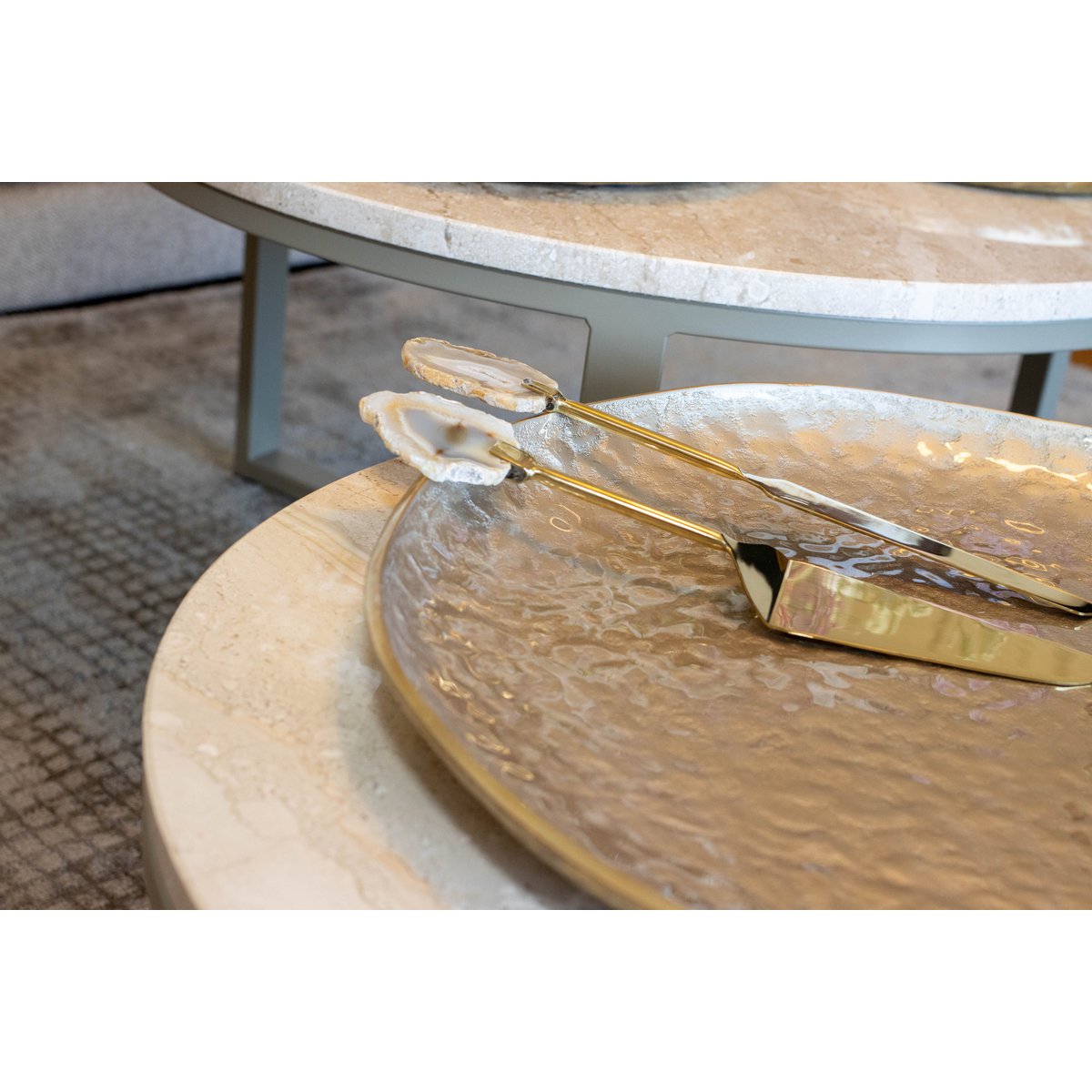 Tarte shovel and golden knife Pierre Agate Beige