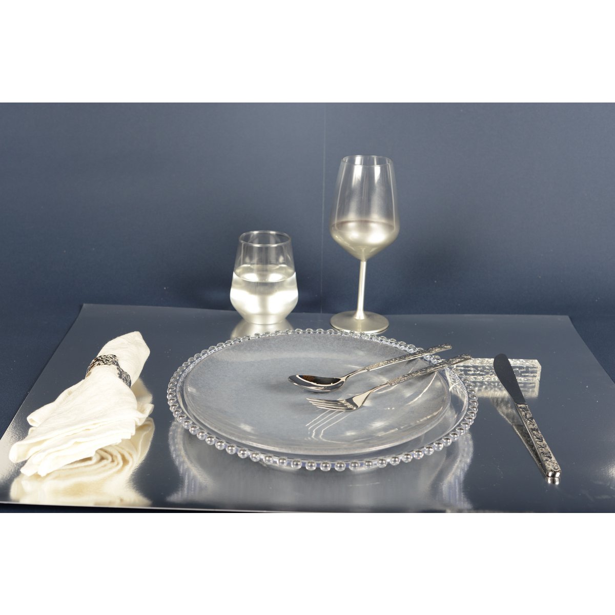 24-PIECE SHINY SILVER CUTLERY SET