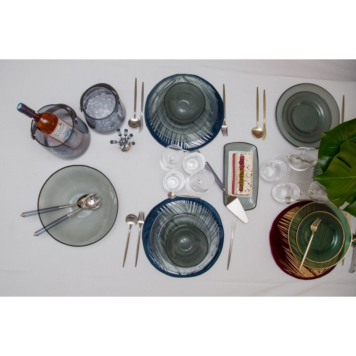 Household 24 pieces Mat Silver rounded contours