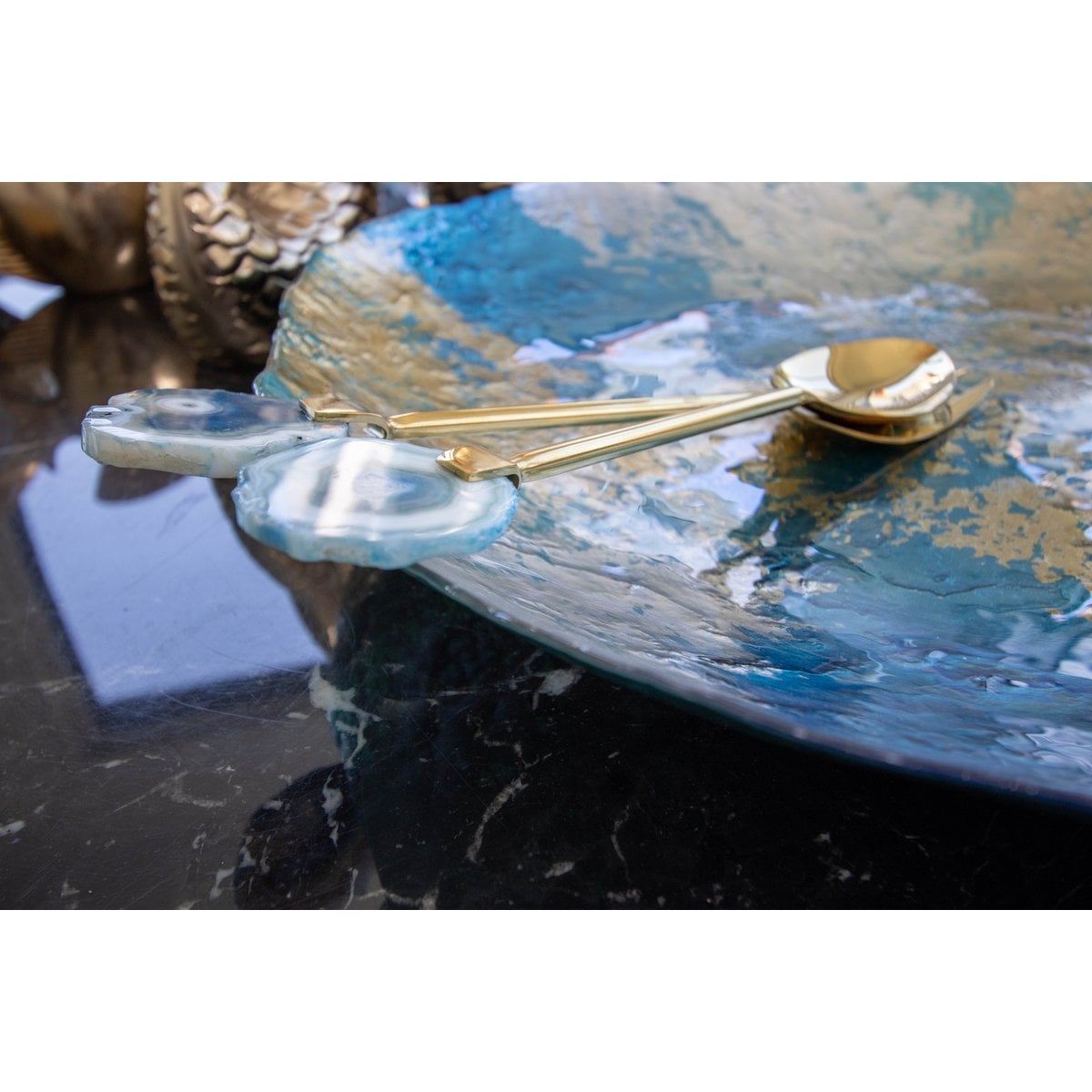 Golden salad covers Pierre Agate Bleue