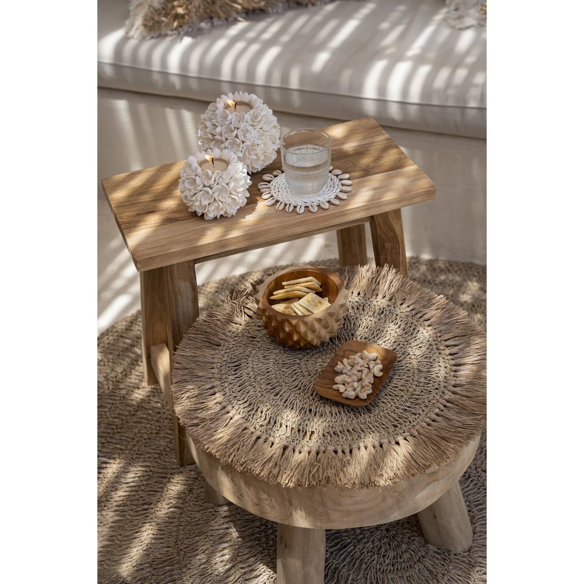 De gehaakte placemat van raffia - naturel