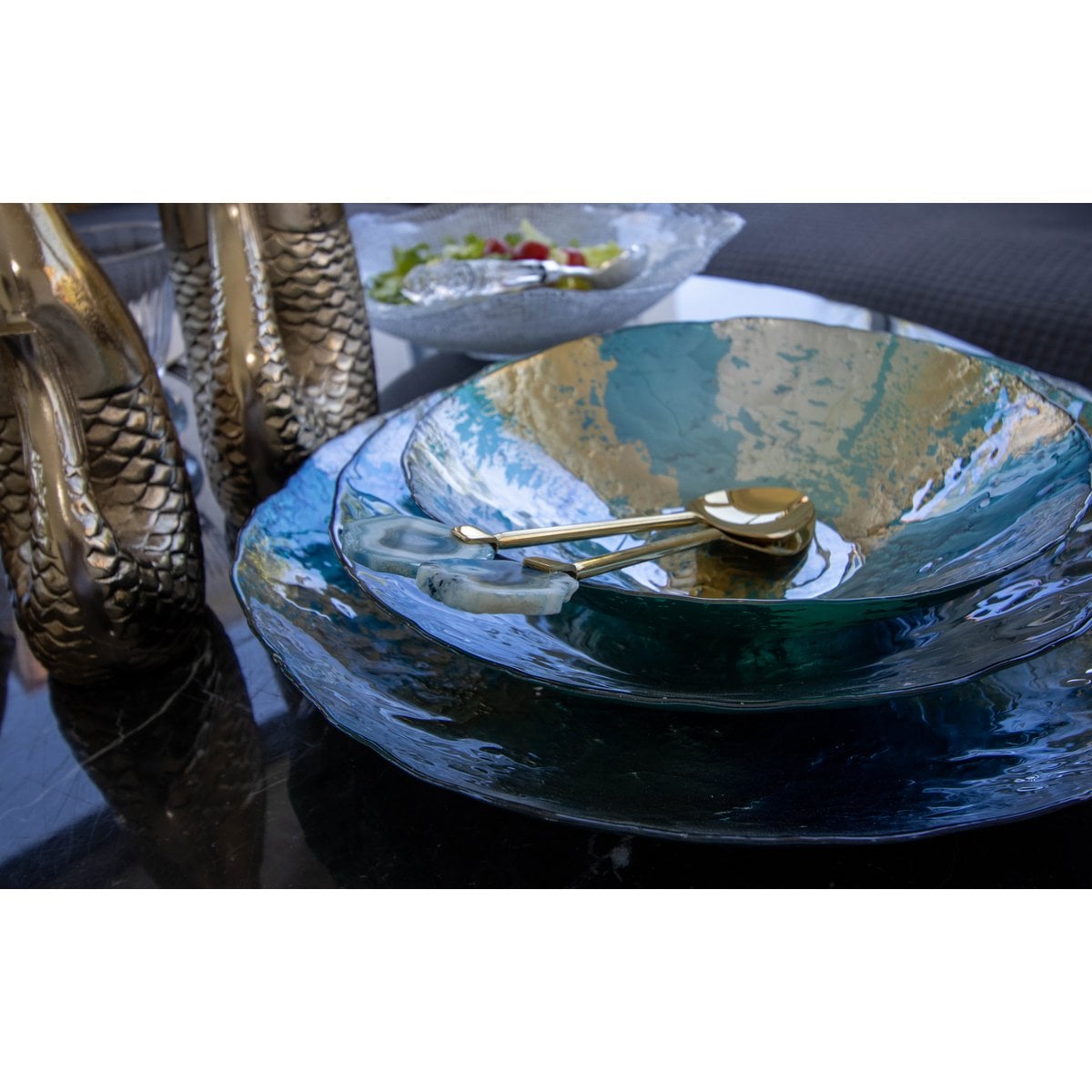 Golden salad covers Pierre Agate Bleue