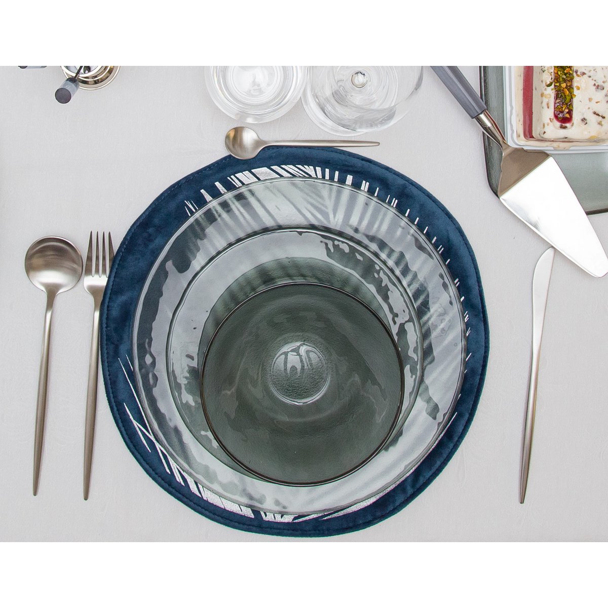 Household 24 pieces Mat Silver rounded contours